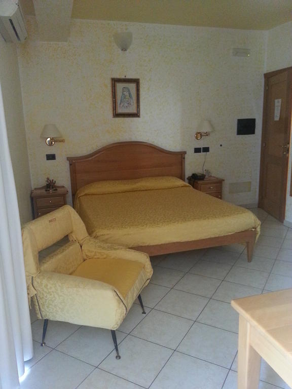 Hotel Mistef Falerna Room photo